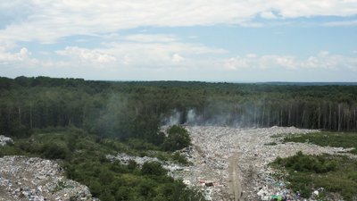 У громаді на Франківщині люди виступили проти передачі сміттєзвалища в управління інвестору У громаді на Франківщині люди виступили проти передачі сміттєзвалища в управління інвестору