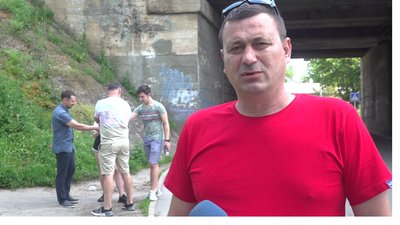У Тернополі члени штабу протидії наркотикам замальовували написи-адреси на будинках У Тернополі члени штабу протидії наркотикам замальовували написи-адреси на будинках
