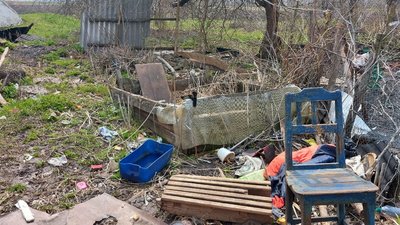 Жили в покинутих хатах, позабирали телефони — мешканці сіл на Сумщині про прихід військових РФ Жили в покинутих хатах, позабирали телефони — мешканці сіл на Сумщині про прихід військових РФ