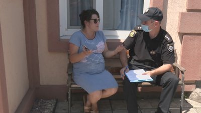 Вислухати та порадити: як працює офіцер Червонослобідської громади