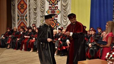 Замість аптеки – сцена "Євробачення": студентство гурту TVORCHI Замість аптеки – сцена "Євробачення": студентство гурту TVORCHI