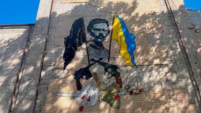 Нестор Махно з чорним та жовто-блакитним прапорами: у Запоріжжі з’явився новий мурал Нестор Махно з чорним та жовто-блакитним прапорами: у Запоріжжі з’явився новий мурал