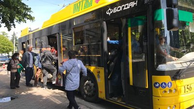 У Полтаві розірвали договір з приватними перевізниками, однак підвищувати тариф все одно планують У Полтаві розірвали договір з приватними перевізниками, однак підвищувати тариф все одно планують