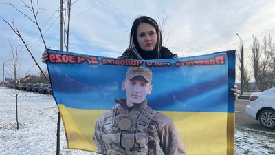 У Запоріжжі відбувся автопробіг на підтримку полонених захисників Маріуполя У Запоріжжі відбувся автопробіг на підтримку полонених захисників Маріуполя