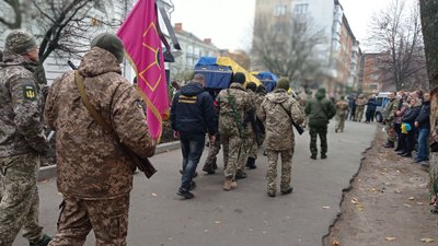 "Мали плани на майбутнє і не могли не захищати Батьківщину". У Сумах поховали Олександра Хілєвича та Сергія Якущенка