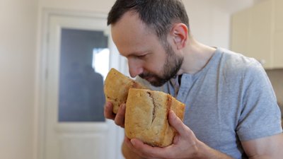 Тернополянин пече хліб, поєднуючи українські і європейські рецепти Тернополянин пече хліб, поєднуючи українські і європейські рецепти