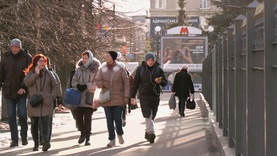 Люди на вулиці в Харкові