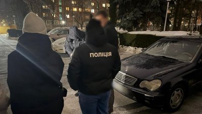 Поліцейські затримали посадовця Хмельницької ОДА на неправомірній вигоді