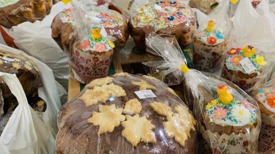 Продукти малозабезпеченим розвозять волонтери в Ужгороді: пакунки складали в університеті Продукти малозабезпеченим розвозять волонтери в Ужгороді: пакунки складали в університеті