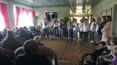 Концерт та смаколики – у громаді на Житомирщині підопічних дому престарілих привітали з Днем людей похилого віку Концерт та смаколики – у громаді на Житомирщині підопічних дому престарілих привітали з Днем людей похилого віку