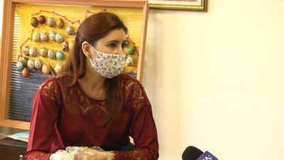 У Житомирі діти розмальовують імбирні пряники, які волонтери на Великдень передадуть військовим У Житомирі діти розмальовують імбирні пряники, які волонтери на Великдень передадуть військовим