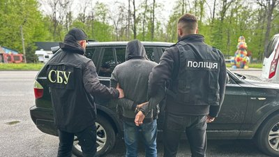 Черкащанин за 10 тисяч доларів допомагав чоловікам призовного віку виїжджати за кордон. 