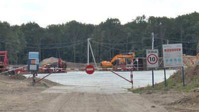 Роботи з видобутку газу, що проводяться поблизу села Комишня Роботи з видобутку газу, що проводяться поблизу села Комишня