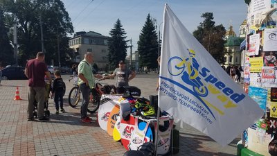 На майдані у Рівному відзначають День фізкультури і спорту. Що у програмі