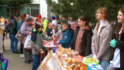 Збирали на дрон для захисників: у вінницькому ліцеї провели благодійний ярмарок Збирали на дрон для захисників: у вінницькому ліцеї провели благодійний ярмарок