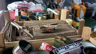 У Сумах виготовляли окопні свічки для військових У Сумах виготовляли окопні свічки для військових