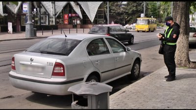 У Вінниці водіїв-порушників почали штрафувати інспектори з паркування