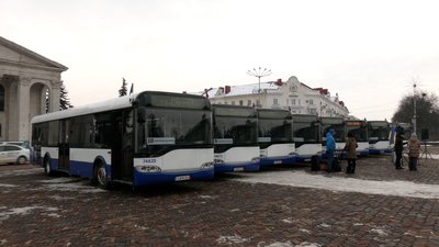 Латвійці передали Чернігову десять вживаних автобусів та п'ять авто для ЗСУ Латвійці передали Чернігову десять вживаних автобусів та п'ять авто для ЗСУ