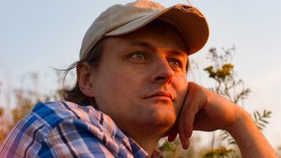 У Харкові попрощалися із загиблим на Луганщині скульптором і музикантом Антоном Дербіловим У Харкові попрощалися із загиблим на Луганщині скульптором і музикантом Антоном Дербіловим