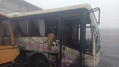 Згорілі автобуси внаслідок обстрілів на Донеччині. Фото: поліція Донеччини Згорілі автобуси внаслідок обстрілів на Донеччині. Фото: поліція Донеччини