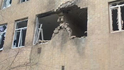Вісім "прильотів". Війська РФ вночі обстріляли міську лікарню Торецька