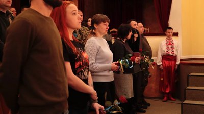 У Полтаві родичам загиблих військових передали ордени