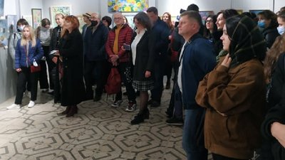 "Квіти і речі". У Музеї мистецтв Прикарпаття триває виставка картин художниці Світлани Хміль
