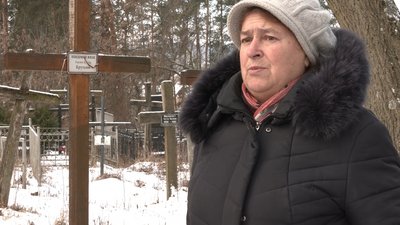 День пам’яті героїв Крут: жителі села на Черкащині доглядають за могилами невідомих крутян День пам’яті героїв Крут: жителі села на Черкащині доглядають за могилами невідомих крутян