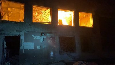 Окупанти обстріляли у Харкові школу та автосалон