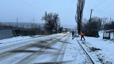 прибирання доріг від снігу на буковині