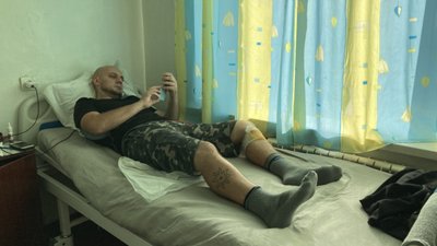 У лікарні розповіли про стан поранених внаслідок удару по терміналу "Нової пошти" У лікарні розповіли про стан поранених внаслідок удару по терміналу "Нової пошти"