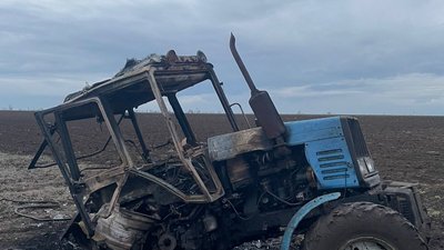 Ще одну міну знешкодили на Миколаївщині поруч із місцем, де підірвався трактор Ще одну міну знешкодили на Миколаївщині поруч із місцем, де підірвався трактор