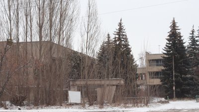 Напівзруйнований готель у середмісті Канева Напівзруйнований готель у середмісті Канева