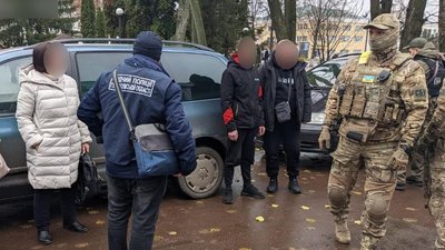 На Сумщині судитимуть учасників схеми з переправлення людей до РФ На Сумщині судитимуть учасників схеми з переправлення людей до РФ