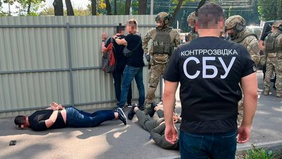 Трьох вінничан підозрюють у допомозі призовникам втекти з України