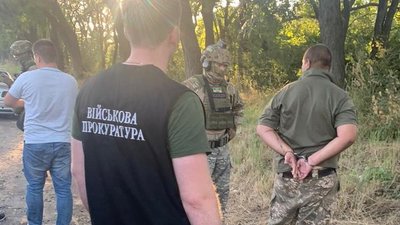 Військовослужбовцю з Одещини закидають незаконний збут боєприпасів Військовослужбовцю з Одещини закидають незаконний збут боєприпасів