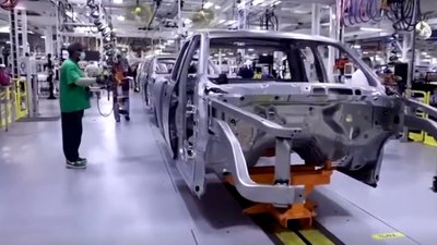 У США страйкують понад 12 тис. працівників автомобільних заводів
