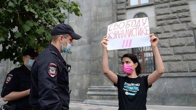 "Самі ви іноагенти": журналісти у Москві вийшли на одиночні пікети, є затримані