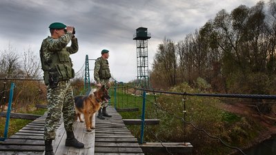 На Закарпатті правоохоронці затримали переправника мігрантів