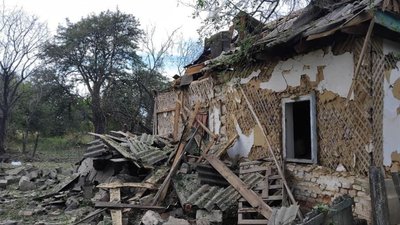 Атака на Чернігівщину: через падіння уламків у Чернігівському районі пошкоджені будинки