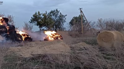 Згоріло понад 20 тонн соломи: надзвичайники загасили пожежу у Синельниківському районі Дніпропетровщини