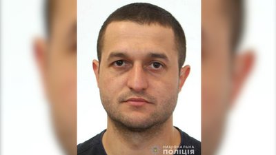 Біля клубу на Рівненщині чоловік відкрив вогонь з автомата. Один загиблий, стрільця шукають Біля клубу на Рівненщині чоловік відкрив вогонь з автомата. Один загиблий, стрільця шукають