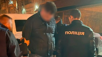 Затримали лікаря в Одесі на 16 тис доларів