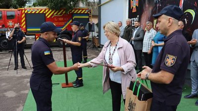 У Житомирі до Дня рятівника 60 рятувальників отримали нагороди У Житомирі до Дня рятівника 60 рятувальників отримали нагороди