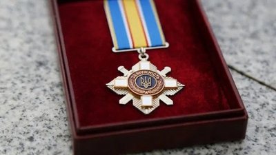Кореспонденти, працівники підприємств, донори. Президент відзначив державними нагородами мешканців Сумщини