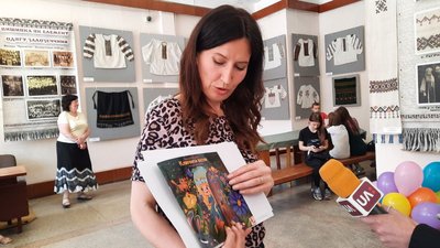 У Тернополі дітей-переселенців навчали створювати малюнки за текстами віршів У Тернополі дітей-переселенців навчали створювати малюнки за текстами віршів