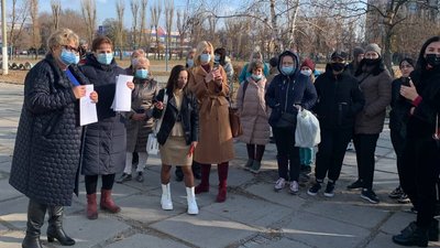 Дах тече, стіни у плісняві - батьки учнів 138-ої гімназії у Дніпрі про неналежні умови навчання