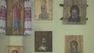 «Це перемога життя над смертю»: у Полтаві експонують ікони, зображені на ящиках із-під набоїв «Це перемога життя над смертю»: у Полтаві експонують ікони, зображені на ящиках із-під набоїв