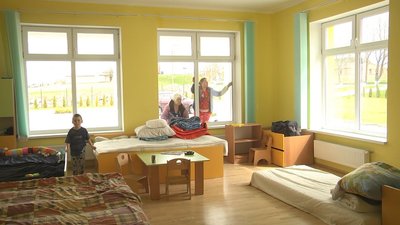 У сільському волинському дитсадку оселили пів сотні переселенців. Як організували побут У сільському волинському дитсадку оселили пів сотні переселенців. Як організували побут