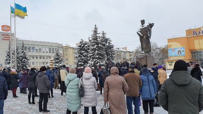 "Зупинимо тарифний геноцид": рівняни вийшли на акцію протесту "Зупинимо тарифний геноцид": рівняни вийшли на акцію протесту